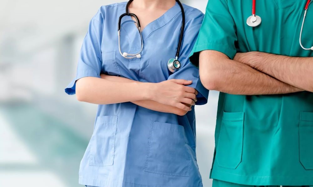 Nga qershori, rriten deri në 18 mijë lekë pagat për mjekët dhe infermierët e urgjencës